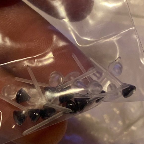 20G 1/2in Clear Plastic Black Studs Earrings - Picture 3 of 7